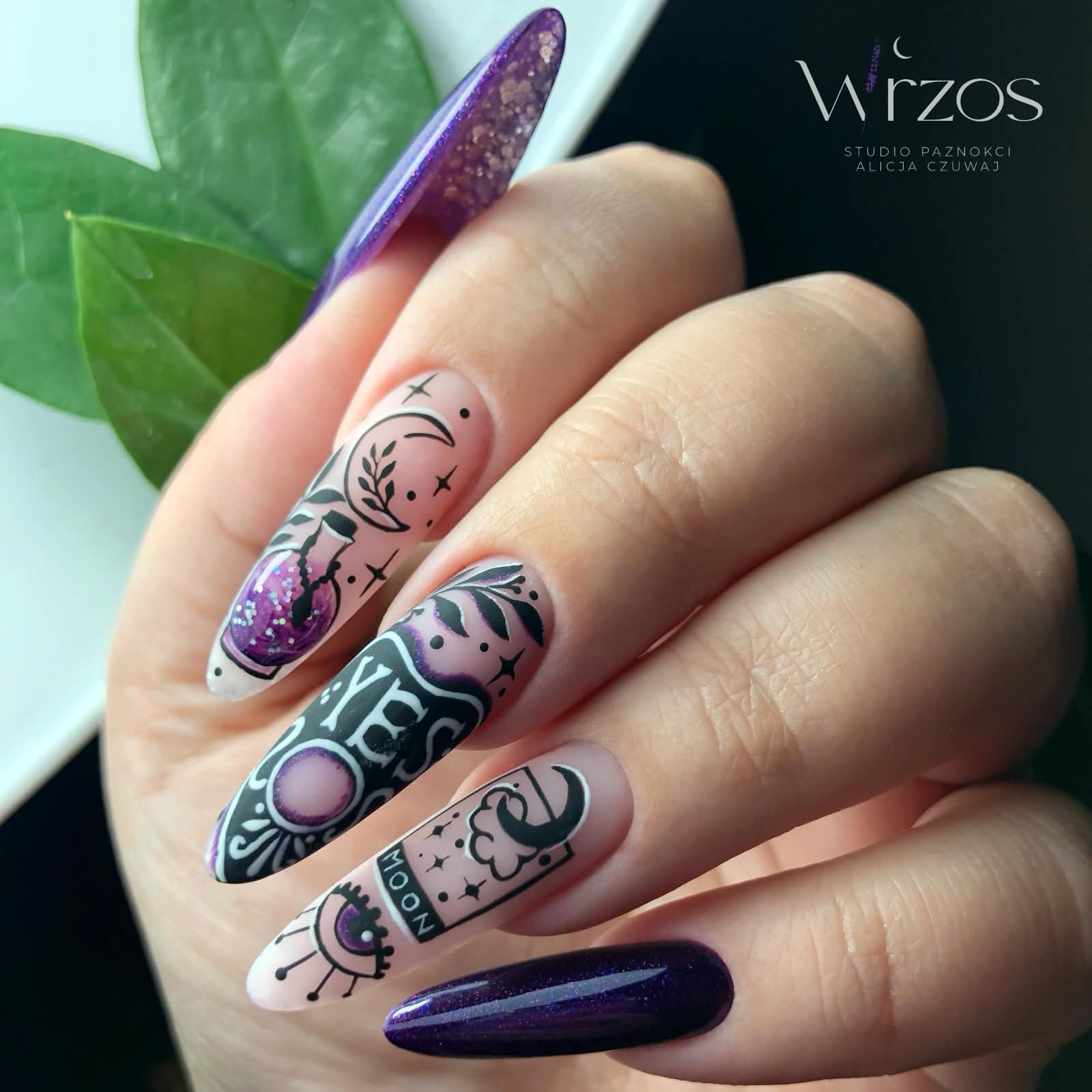 Paznokcie żelowe ze zdobieniami – Wrzos Studio Paznokci
